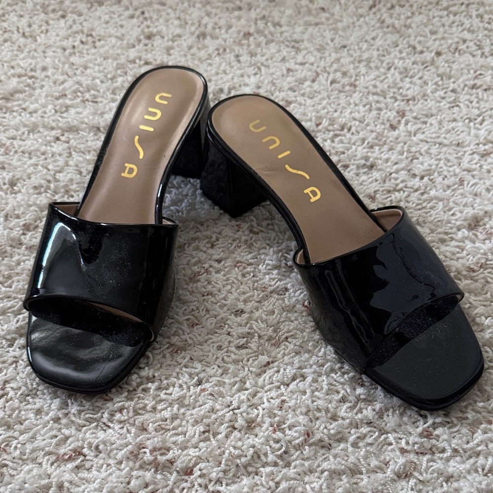 Unisa Glossy Black Mules
